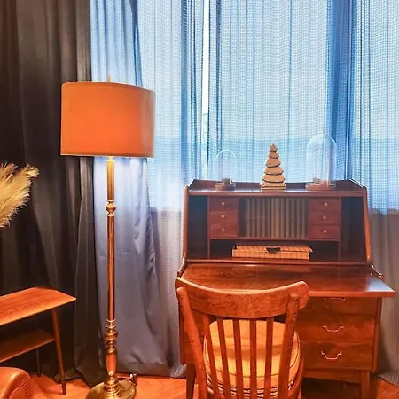 The Artist Nest ~ Retro Chic Jewel @ Top Spot Apartament *
